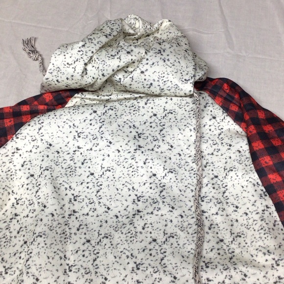 Skull and Football Hoodie with Plaid Sleeves buccaneers - Picture 9 of 9
